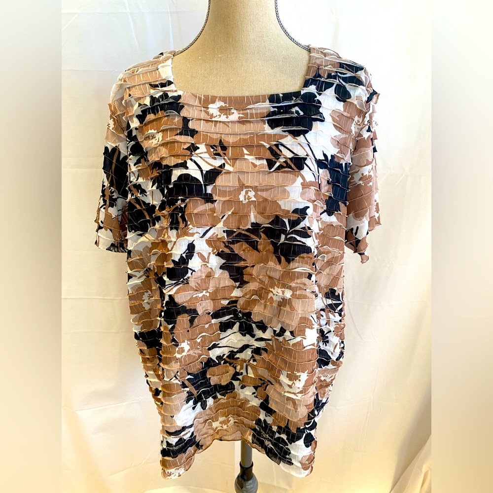 * Beautiful Layered Floral Alfred Dunner Size 1X Top
